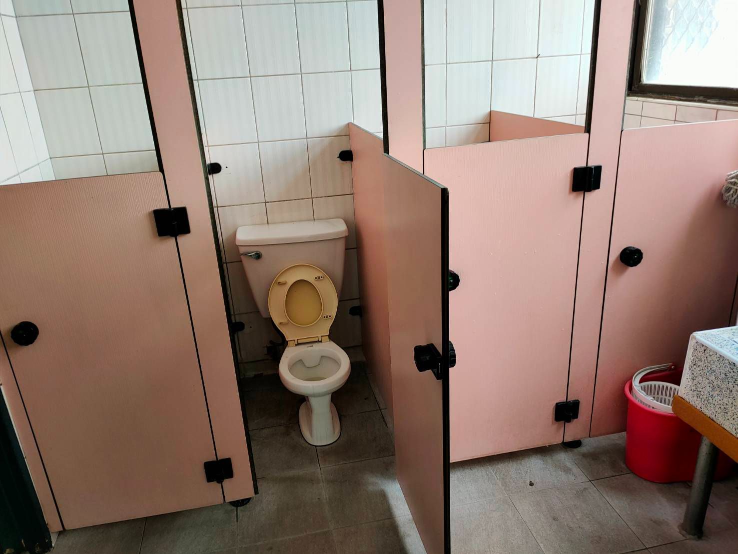 廁所隔間